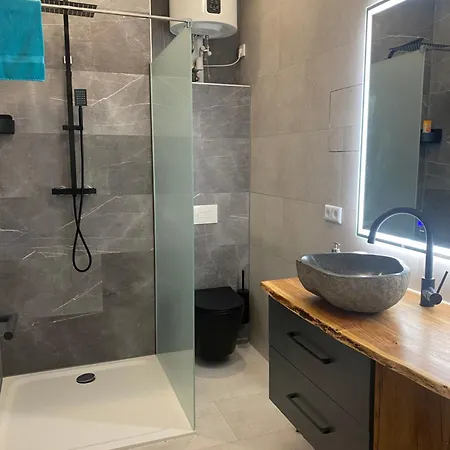 Mit Fitnessstudio Top2 *